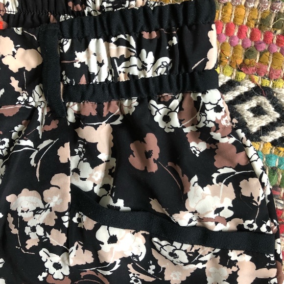 Anthropologie floral dress pants - Picture 4 of 6
